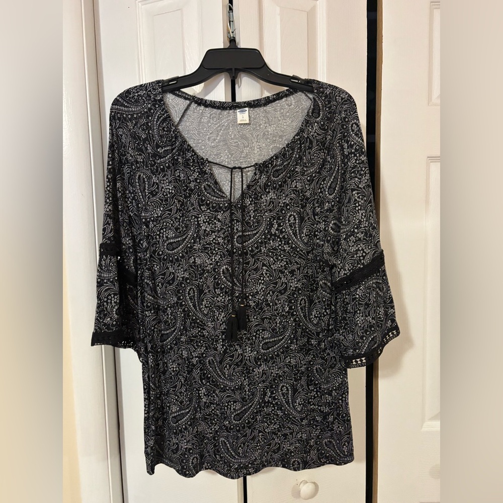 Old Navy Black and White Paisley Top